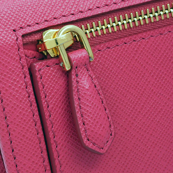 [未使用 /新的旧文章] Prada Pass Case带有两个倍的襟翼钱包徽标safian Metal 1MH132女士[长钱包]